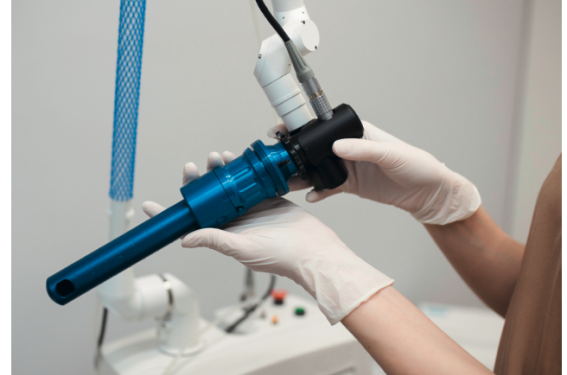 Laser vaginal et syndrome génito-urinaire de la ménopause. Douche sur un enthousiasme prématuré